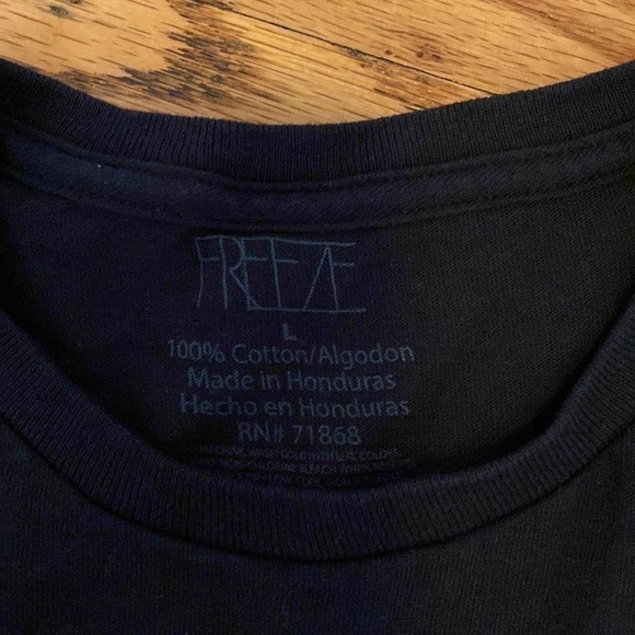 𝅺FREEZE size large trick or treat yo self crop shirt - Picture 3 of 3